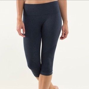 🎉Host Pick🎉, Lululemon Ebb to Street Capris